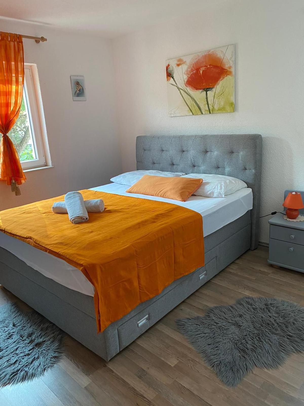 Apartments Petrovic Рогозница Экстерьер фото