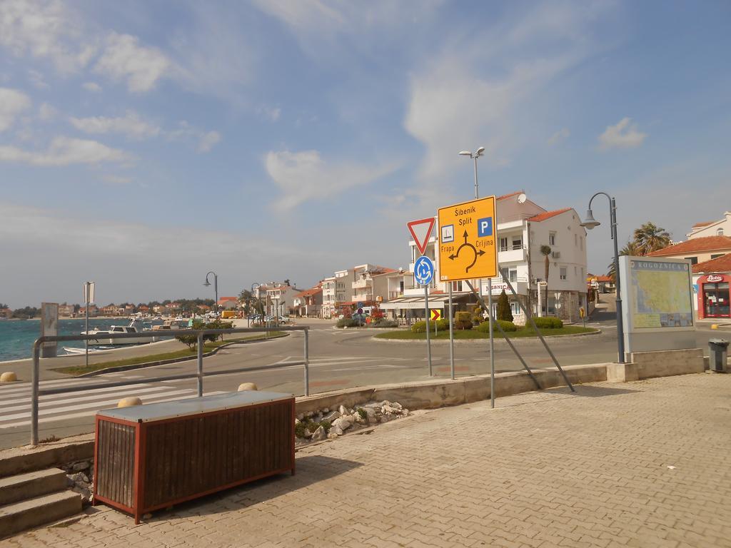 Apartments Petrovic Рогозница Экстерьер фото